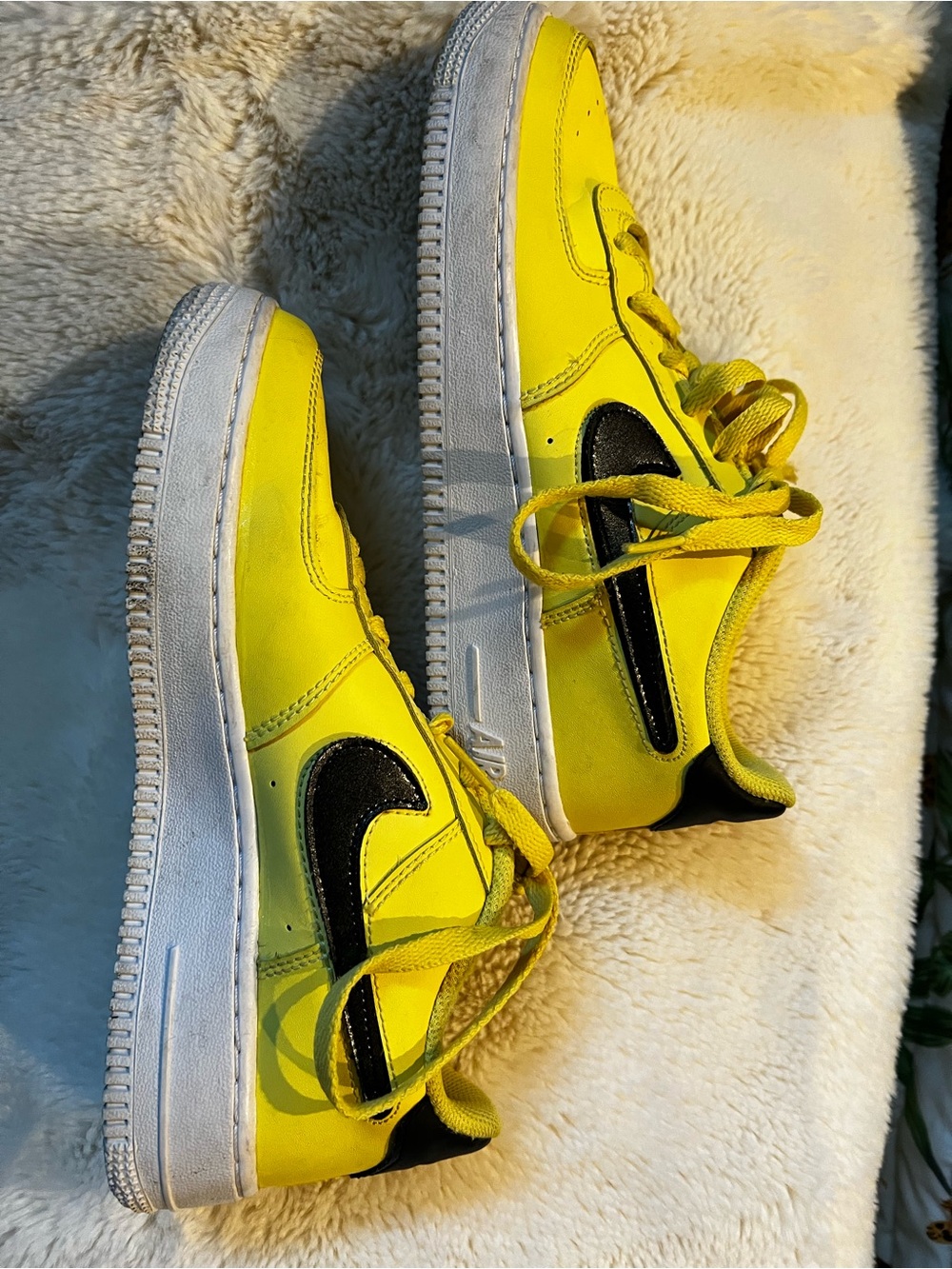Nike Kids Yellow and Black Low-Top Sneakers